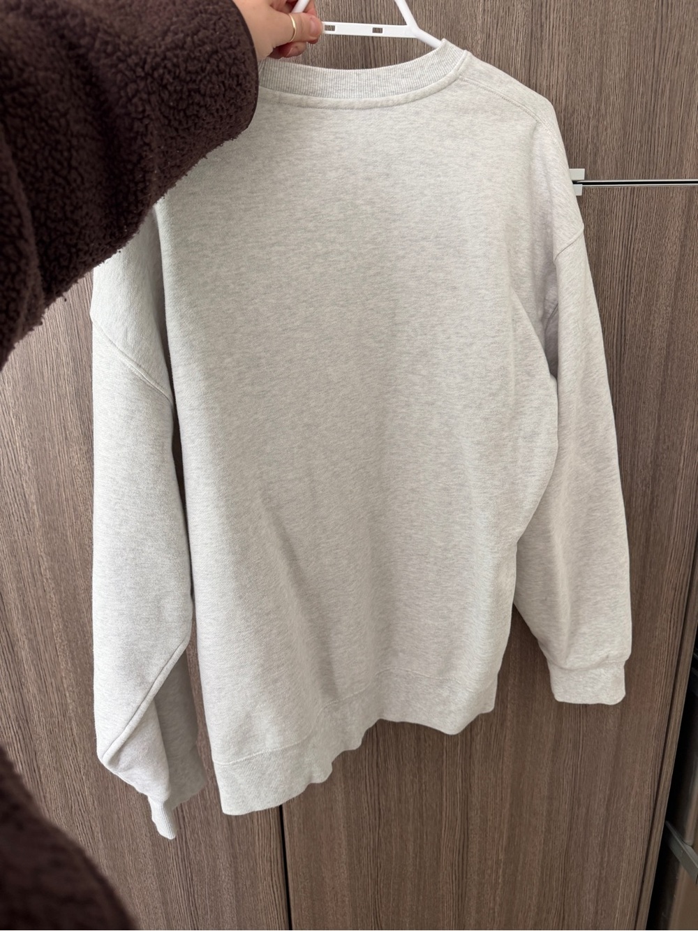 TNA Cozy Fleece Sweatshirt in Light Heather cloud grey boyfriend fit - Picture 4 of 4